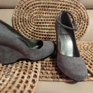 Grey Wedges